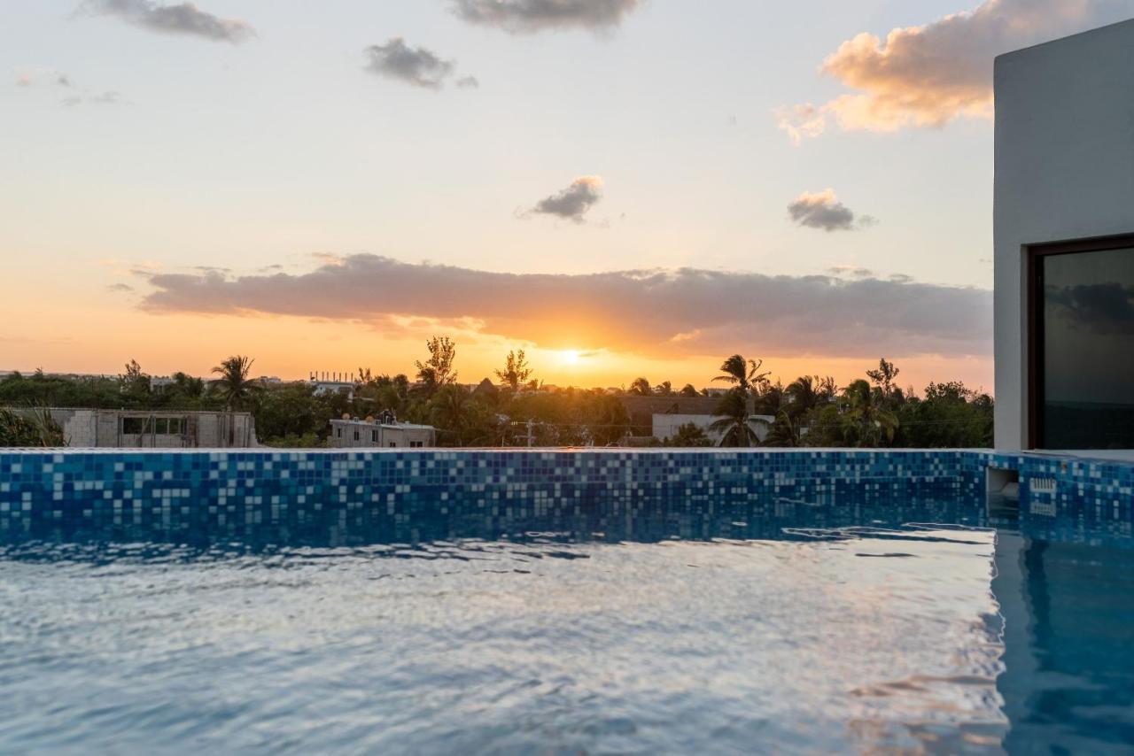 Hotel Mayari Holbox Kültér fotó Sunset at the rooftop pool