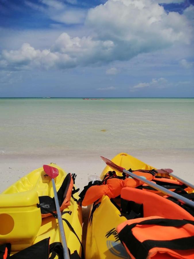 Hotel Mayari Holbox Kültér fotó Kayak on the beach