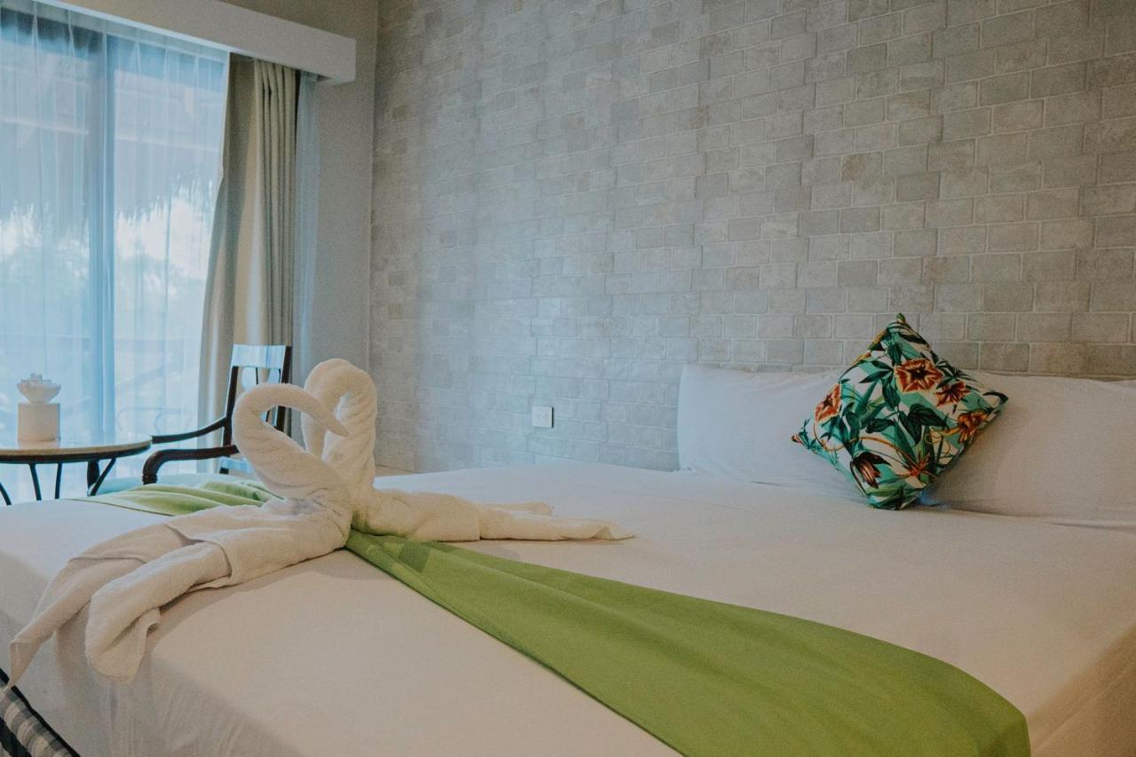 Hotel Mayari Holbox Kültér fotó A bed with a towel animal