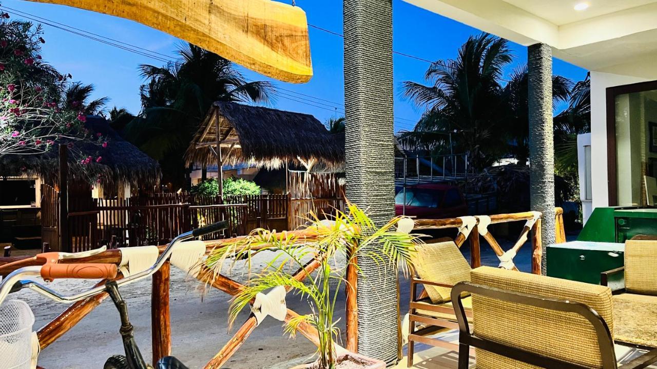 Hotel Mayari Holbox Kültér fotó A restaurant in Tulum