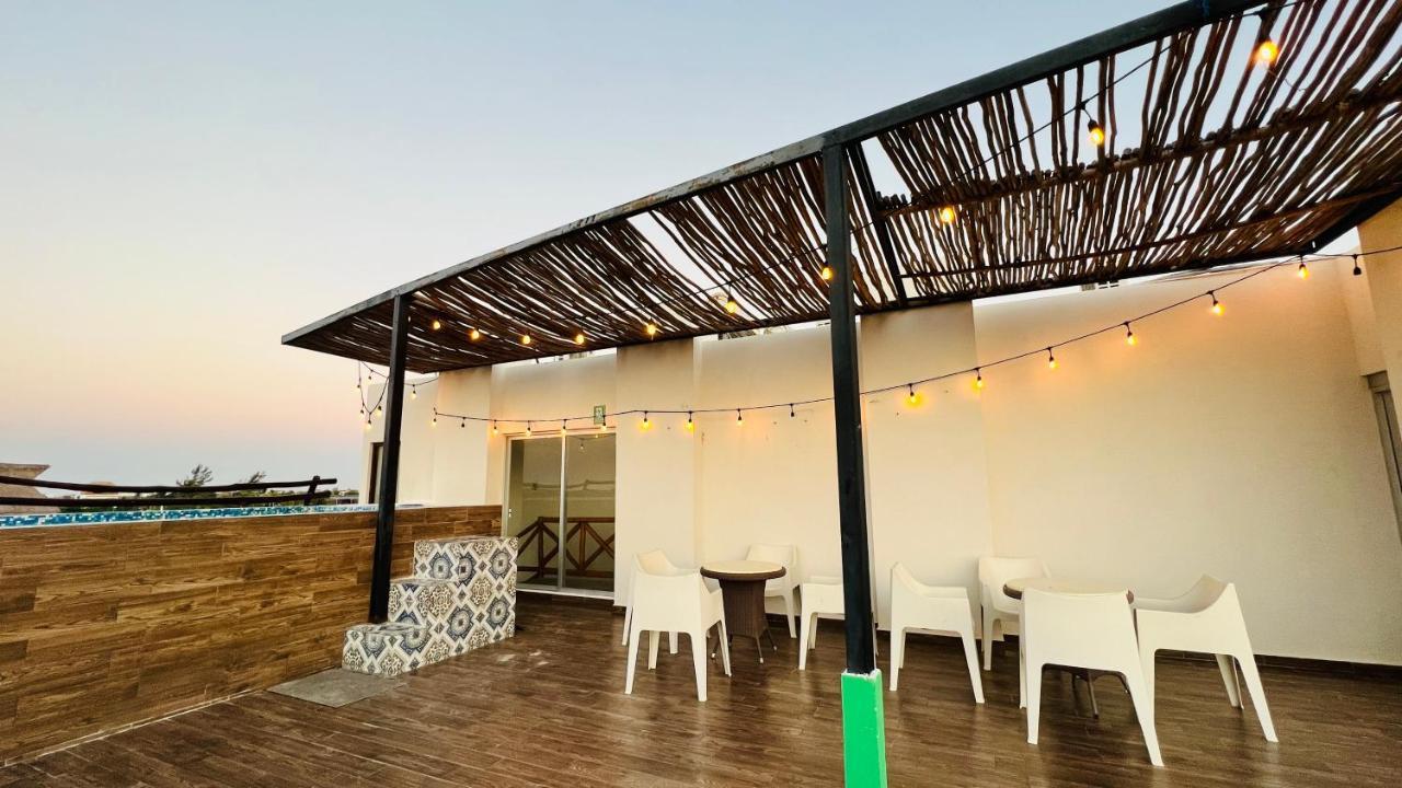 Hotel Mayari Holbox Kültér fotó Rooftop bar at the hotel